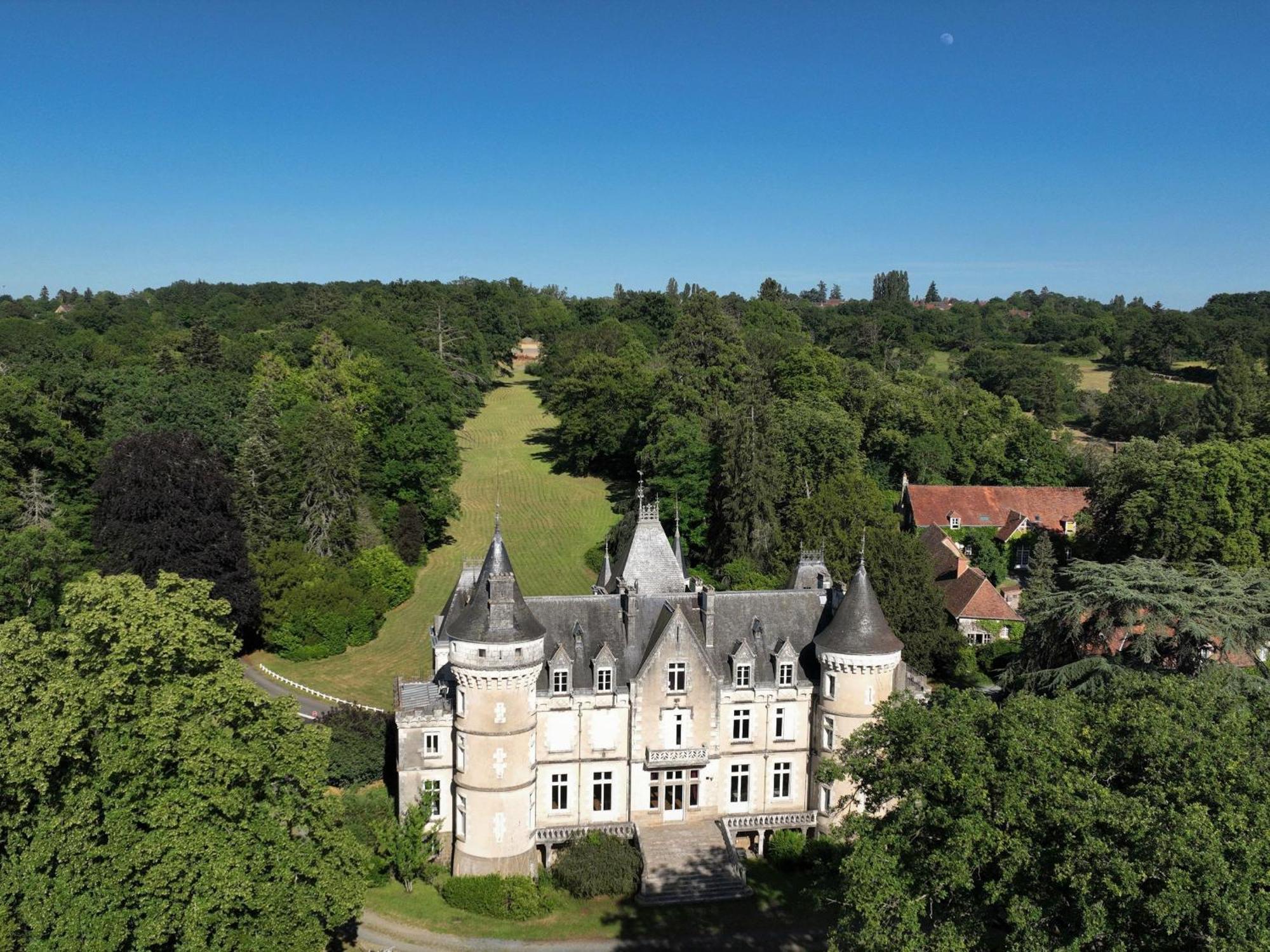 Chambres D'Hotes De Charme Au Chateau Avec Jardin Et Petit-Dejeuner Inclus - Fr-1-591-689 Cluis Exterior foto