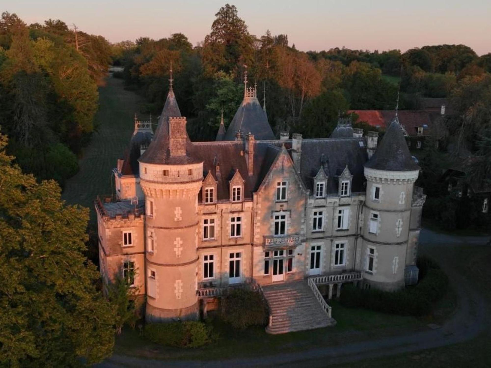 Chambres D'Hotes De Charme Au Chateau Avec Jardin Et Petit-Dejeuner Inclus - Fr-1-591-689 Cluis Exterior foto