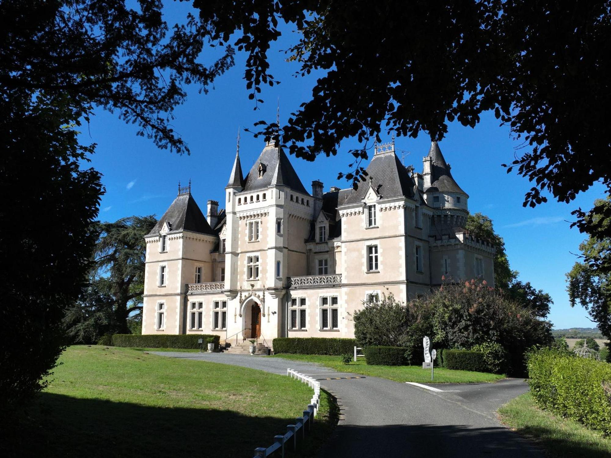 Chambres D'Hotes De Charme Au Chateau Avec Jardin Et Petit-Dejeuner Inclus - Fr-1-591-689 Cluis Exterior foto